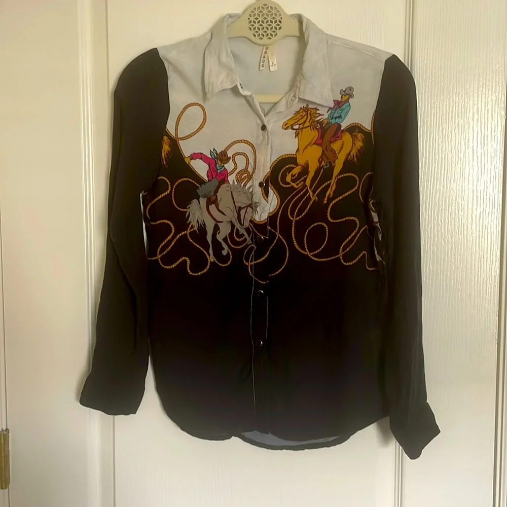 Roper Girls Vintage Style Cowboys and Horses Western Button Down Shirt - Picture 3 of 9